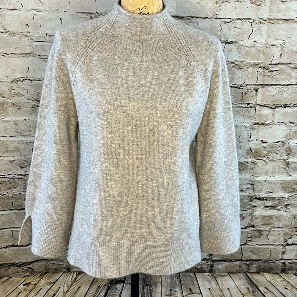 LOFT • SWEATER - Picture 2 of 11